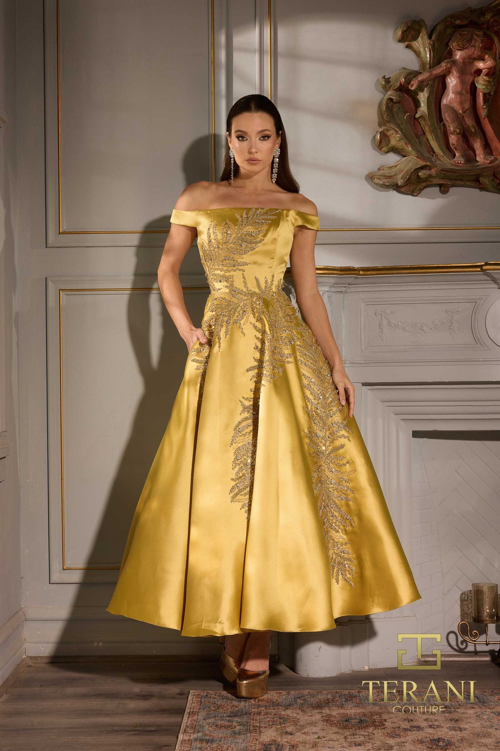 252C5004 – Bodycon Short Cocktail Dress - Gold