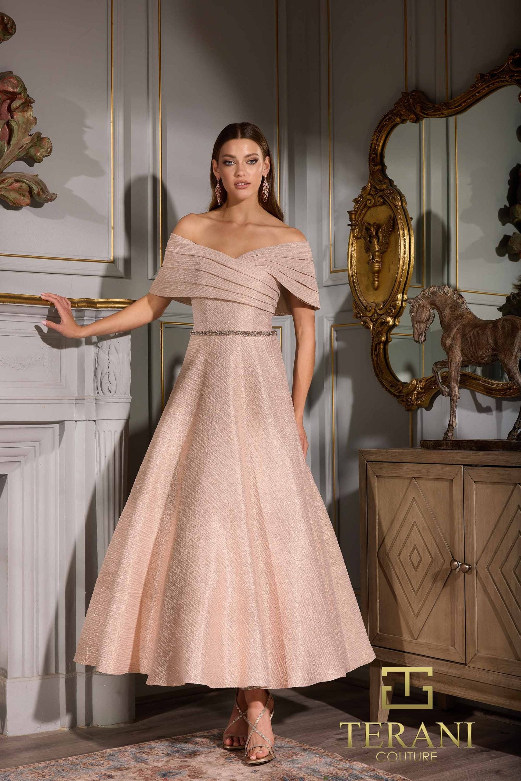 252C5022 – Bodycon Short Cocktail Dress - Champagne