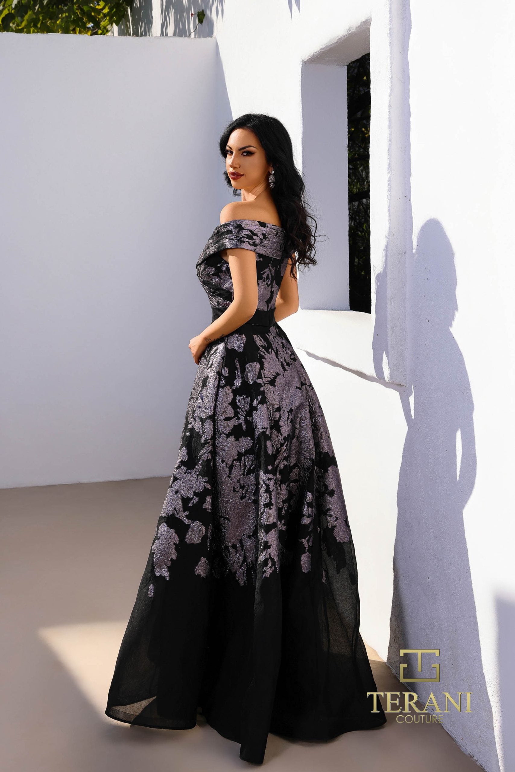 252E5188 – Fit and Flare Long Evening Dress