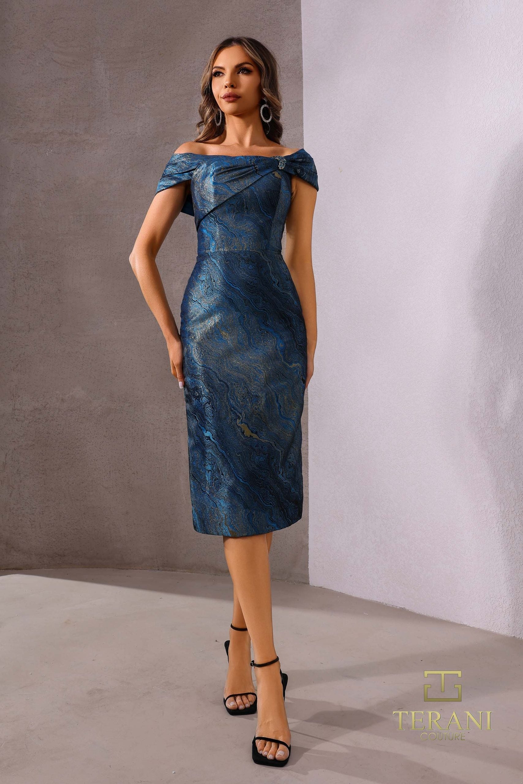 252C5019 – Bodycon Short Cocktail Dress - Hunter Gold